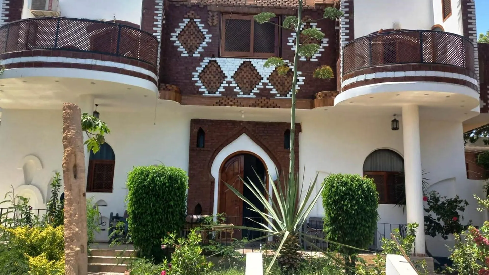 Villa Giulio Luxor Guest House location